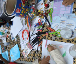 Travail créatif réalisé pendant une activité enfant