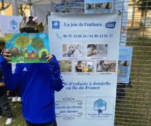 Travail d'enfant présenté dans l'espace enfants